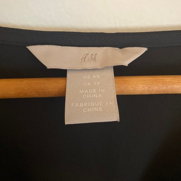 H&M V-neck Wrapover Blouse - Picture 4 of 5